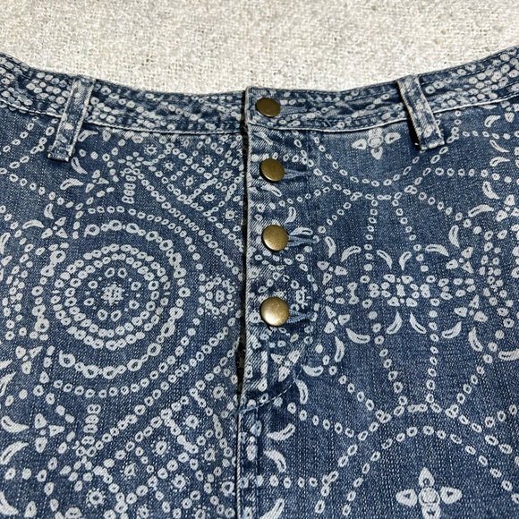 Free People 100% cotton tribal Patterned Denim Mini Skirt Size 8 - Picture 4 of 7